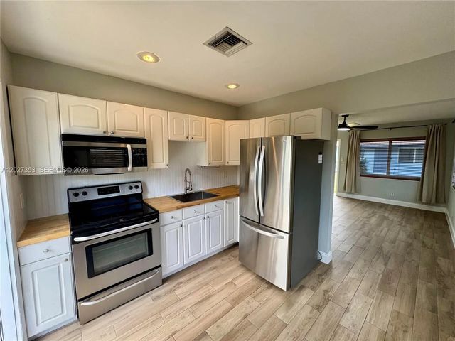 3 of 32 - 2641 Sw 13th Avenue, Fort Lauderdale, FL