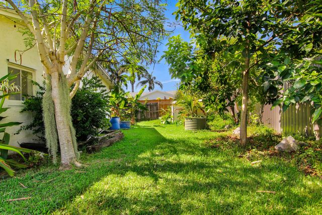 5 of 25 - 3079 Indian Trail, Lake Worth, FL
