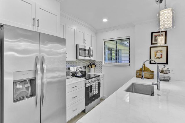 2 of 19 - 106 Club Drive, Palm Beach Gardens, FL