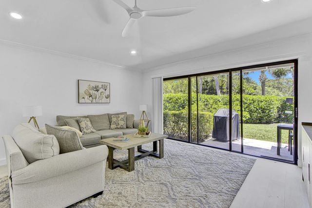 5 of 19 - 106 Club Drive, Palm Beach Gardens, FL