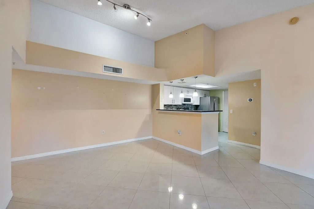 5011 Wiles Road #303, Coconut Creek