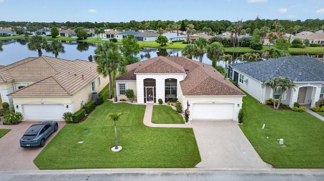 512 Sw Lake Manatee Way, 