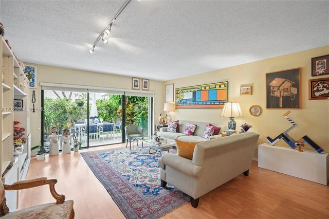 21300 San Simeon Way #n5, Miami