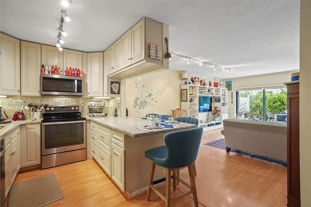 4 of 25 - 21300 San Simeon Way #n5, Miami, FL