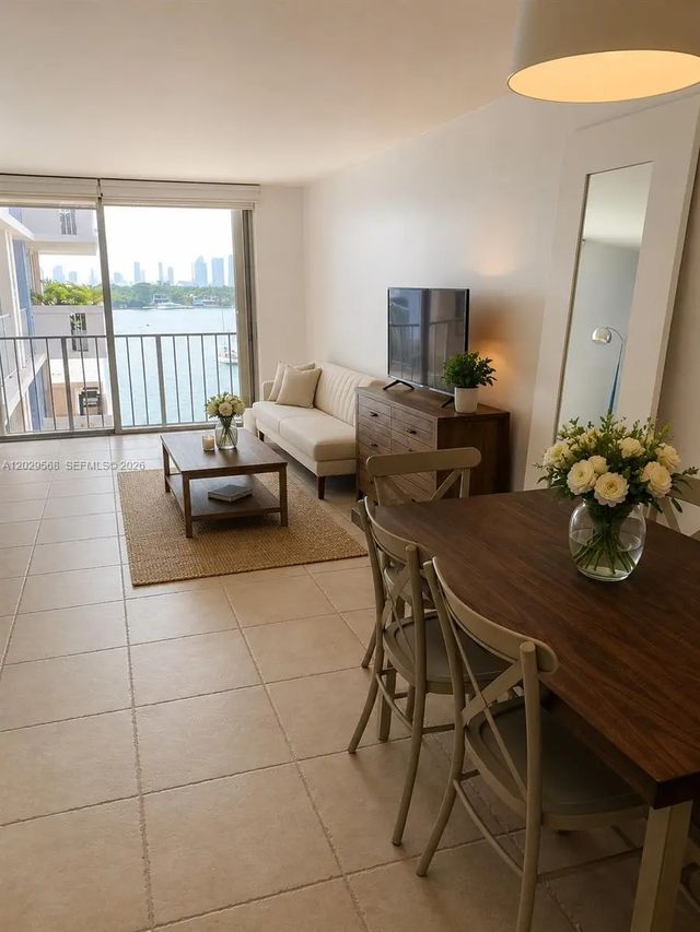2 of 10 - 800 West Avenue #715, Miami Beach, FL