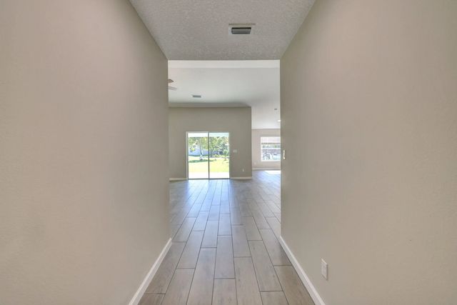 4 of 40 - 757 Sw Sardinia Avenue, Port St. Lucie, FL