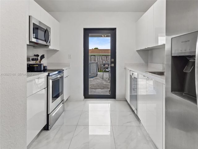 4 of 19 - 10769 Sw 146th Street, Miami, FL