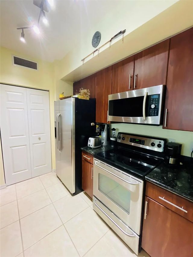 3 of 47 - 2401 Ne 65th Street #408, Fort Lauderdale, FL