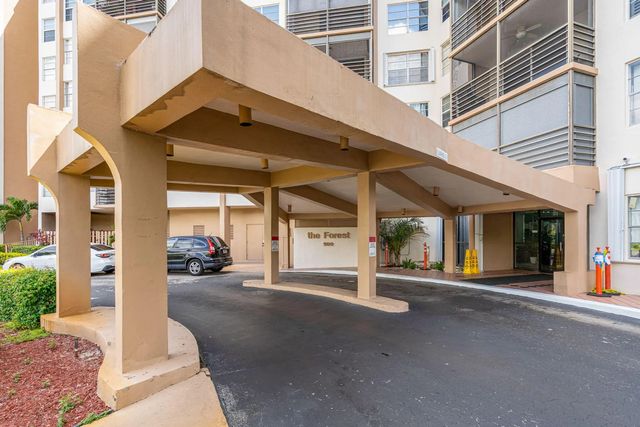 2 of 32 - 900 Saint Charles Place #221, Pembroke Pines, FL