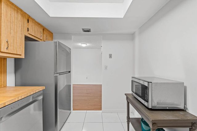 5 of 32 - 900 Saint Charles Place #221, Pembroke Pines, FL