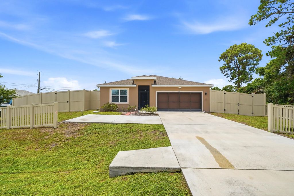 1572 Sw Paar Drive, Port St. Lucie