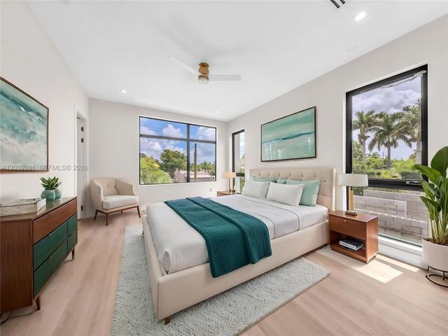 4 of 48 - 1637 Monroe Street, Hollywood, FL