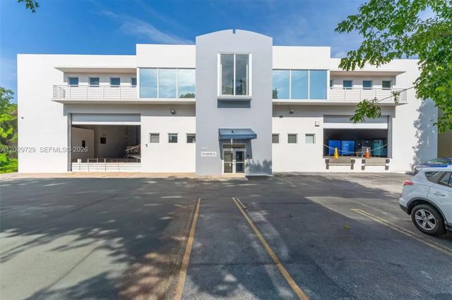 2100 Nw 102nd Place, Doral