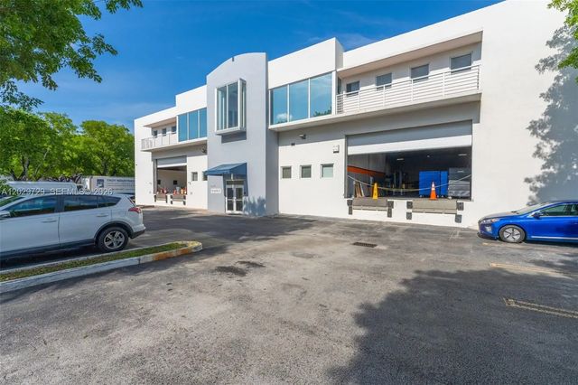 2 of 17 - 2100 Nw 102nd Place, Doral, FL
