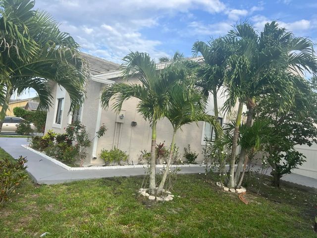 5765 Strawberry Lakes Circle, Lake Worth