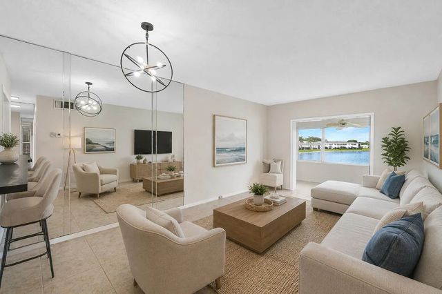 1116 Lake Terrace #207, Boynton Beach
