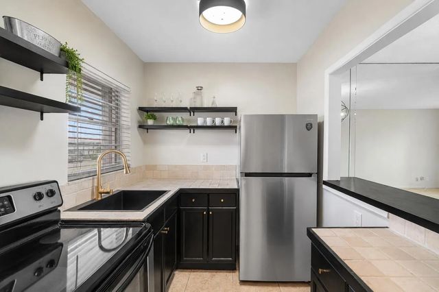 3 of 14 - 1116 Lake Terrace #207, Boynton Beach, FL