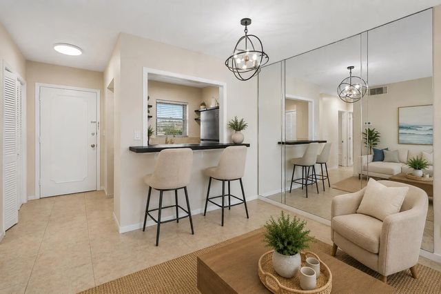 5 of 14 - 1116 Lake Terrace #207, Boynton Beach, FL