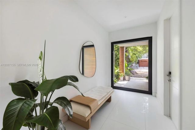 4 of 31 - 2986 Coconut Avenue, Coconut Grove, FL