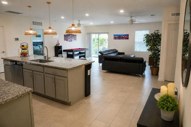 5 of 14 - 1025 Sw Sarto Lane, Port St. Lucie, FL