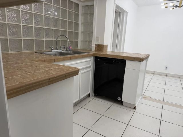 4 of 13 - 7315 Nw 57th Place, Tamarac, FL