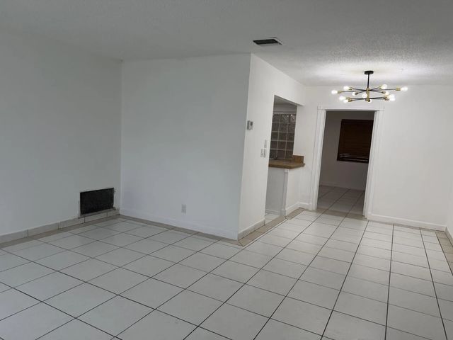 5 of 13 - 7315 Nw 57th Place, Tamarac, FL