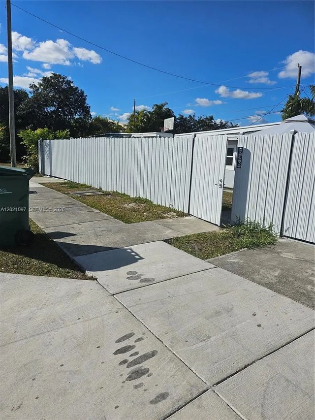 5 of 12 - 528 Nw 10th Street, Florida City, FL