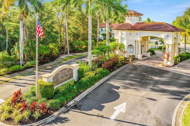 7542 Bristol Circle, Naples