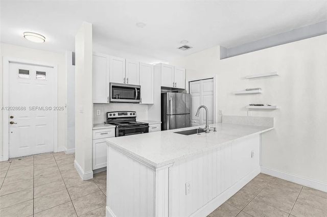 4 of 29 - 7542 Bristol Circle, Naples, FL