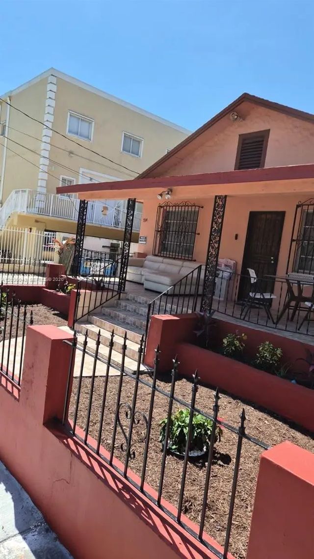 934 Sw 3rd Street, Miami