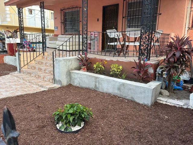 3 of 17 - 934 Sw 3rd Street, Miami, FL