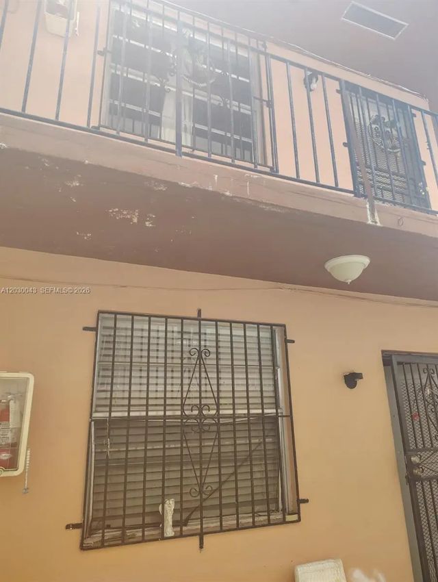 5 of 17 - 934 Sw 3rd Street, Miami, FL