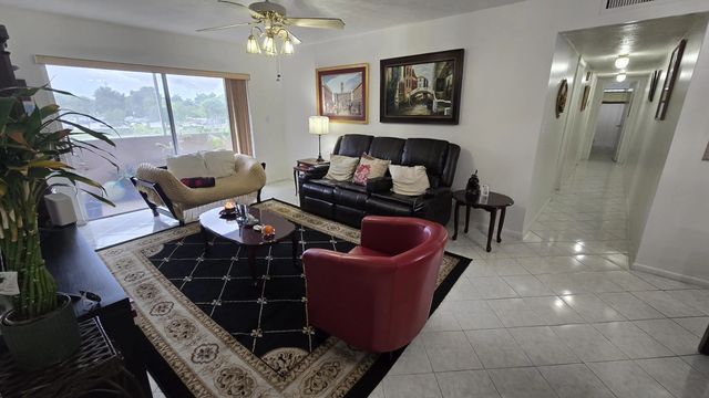 5 of 29 - 1200 Tallwood Avenue #305, Hollywood, FL