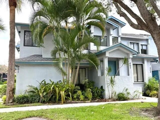 907 Harbour Pointe Way, Greenacres