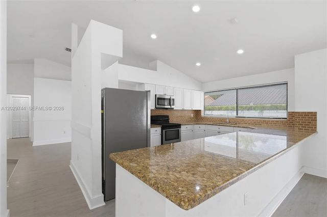 4 of 28 - 16501 Nw 84th Court, Miami Lakes, FL