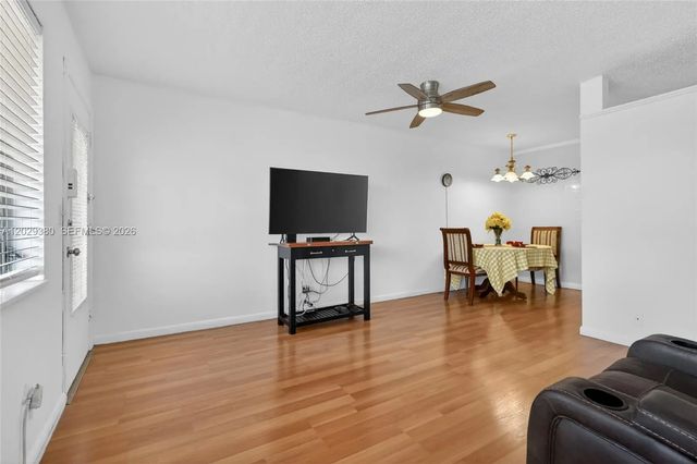 3 of 26 - 820 Sw 11th Avenue #15b, Hallandale Beach, FL