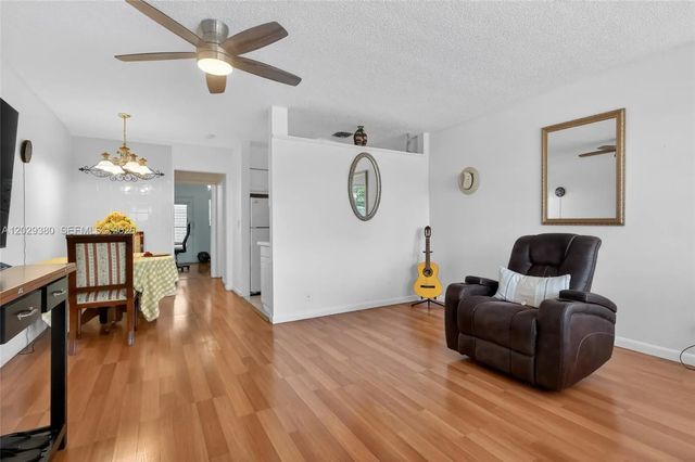 5 of 26 - 820 Sw 11th Avenue #15b, Hallandale Beach, FL