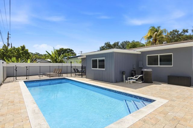 6444 Oak Street, Hollywood