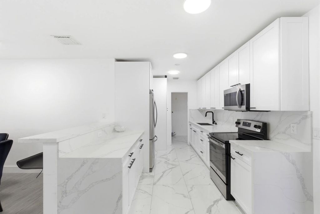 6444 Oak Street, Hollywood