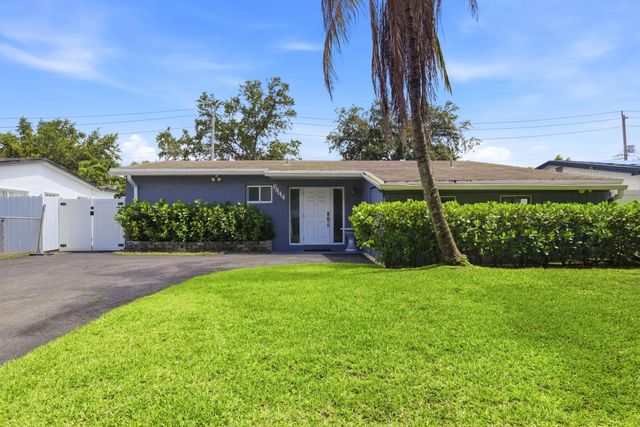 2 of 32 - 6444 Oak Street, Hollywood, FL