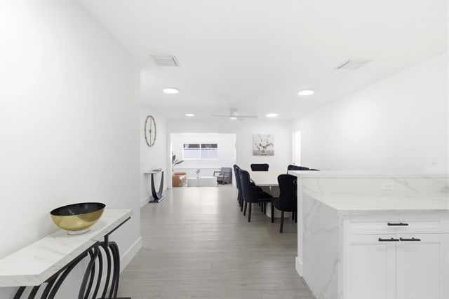 3 of 32 - 6444 Oak Street, Hollywood, FL