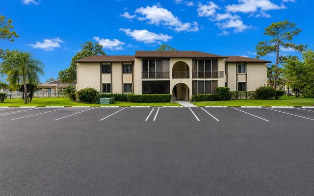 303 Knotty Pine Circle #a-1, Greenacres