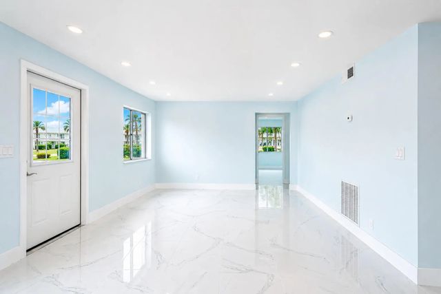 2 of 33 - 303 Knotty Pine Circle #a-1, Greenacres, FL