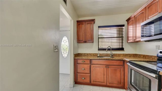 5 of 22 - 2811 N Pine Island Road #302, Sunrise, FL