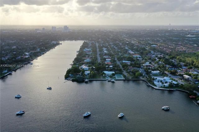 3 of 13 - 927 N Northlake Drive, Hollywood, FL