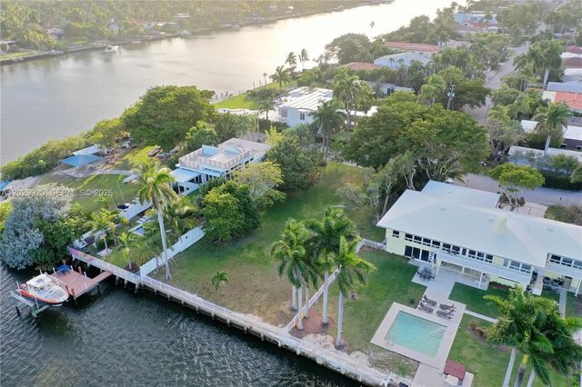 4 of 13 - 927 N Northlake Drive, Hollywood, FL