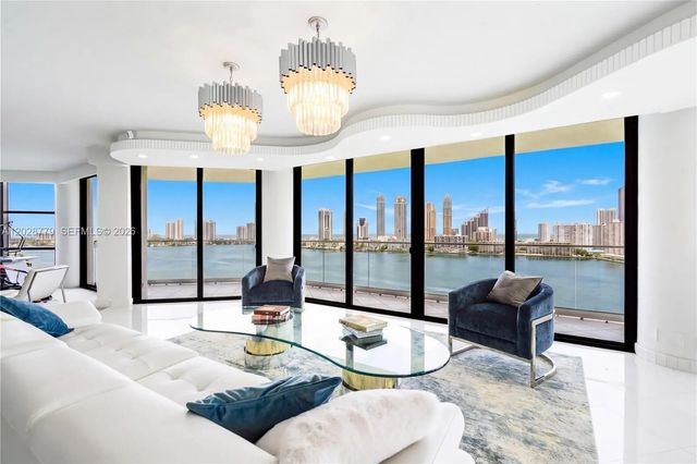 2800 Island Boulevard #1605, Aventura