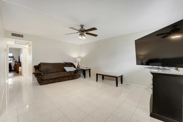 1011 Exeter, Boca Raton