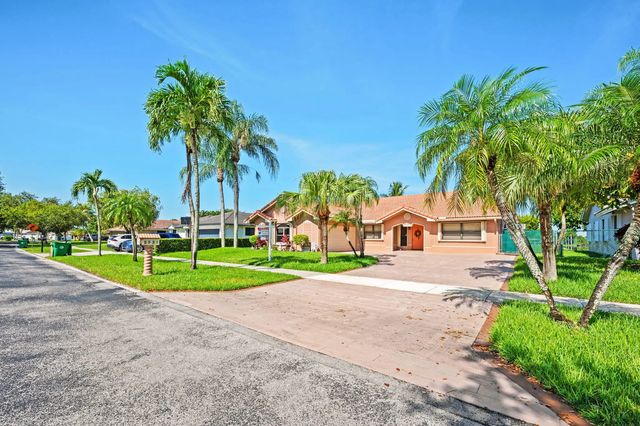 2 of 33 - 5531 Hawkes Bluff Avenue, Davie, FL