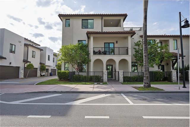 8321 Central Park Boulevard, Doral